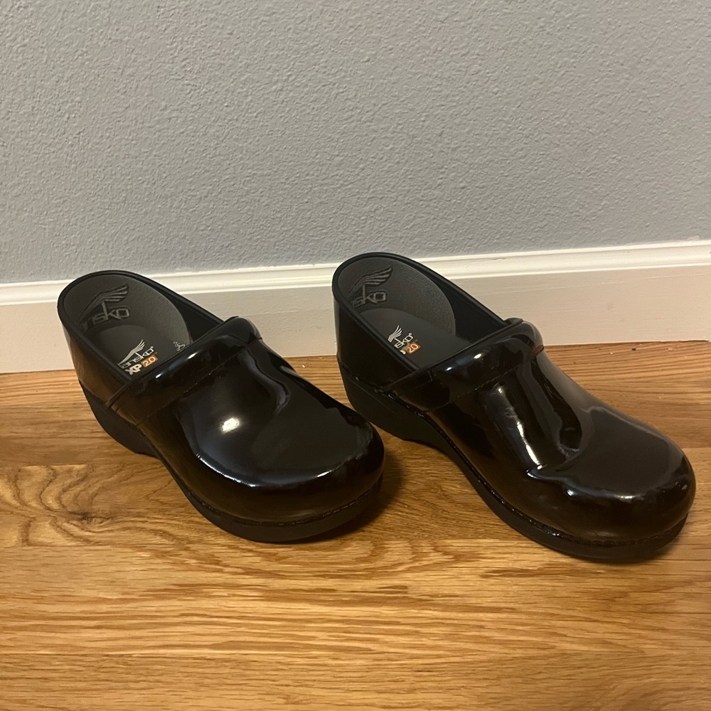 Patent Leather-like Danskos size 40